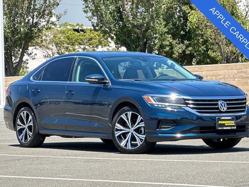 Used 2021 Volkswagen Passat 2.0T SE FWD image 2
