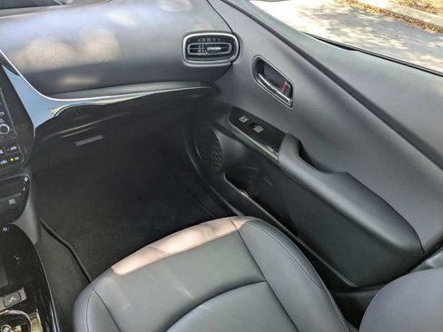 Used 2022 Toyota Prius FWD image 20