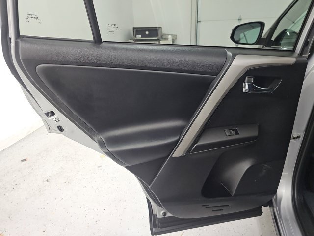 Used 2016 Toyota RAV4 XLE w/ Convenience Package AWD/4WD image 28