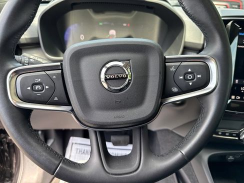 Used 2025 Volvo XC40 B5 Plus w/ Protection Package Premier AWD/4WD image 26