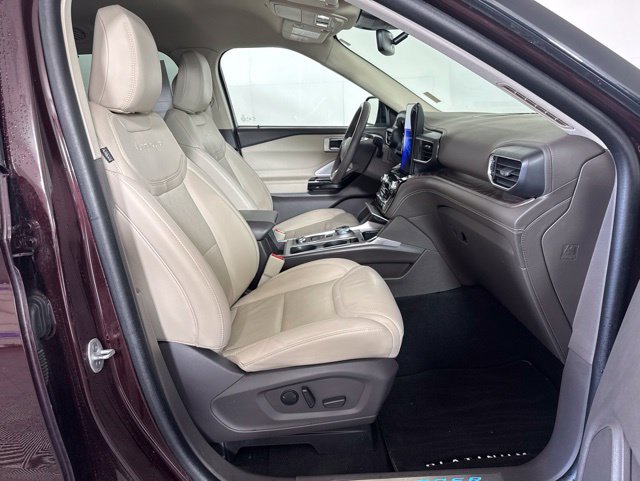 Used 2023 Ford Explorer Platinum w/ Technology Package AWD/4WD image 4