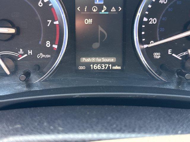 Used 2016 Toyota Highlander Limited FWD image 11