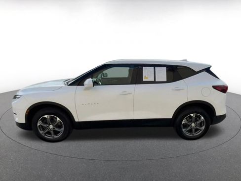 Used 2025 Chevrolet Blazer LT FWD image 9