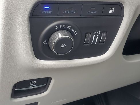 Used 2022 Jeep Grand Cherokee Overland w/ Luxury Tech Group IV image 17