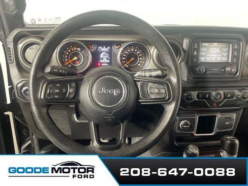 Used 2018 Jeep Wrangler Unlimited Sport AWD/4WD image 12