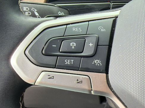 Used 2024 Volkswagen Atlas SE AWD/4WD image 16
