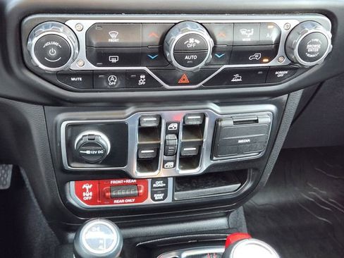 Used 2022 Jeep Gladiator Rubicon w/ LED Lighting Group AWD/4WD image 19