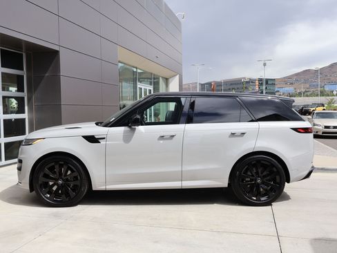 Used 2025 Land Rover Range Rover Sport Dynamic SE AWD/4WD image 11