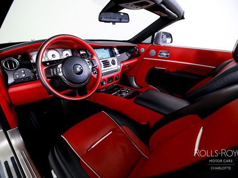 Used 2019 Rolls-Royce Dawn image 4