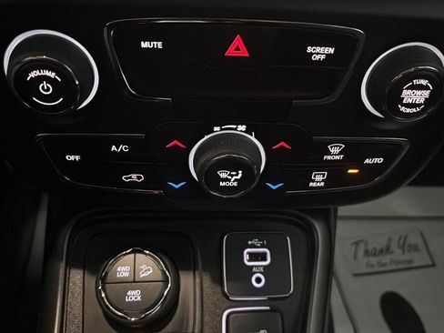 Used 2020 Jeep Compass Trailhawk w/ Cold Weather Group AWD/4WD image 21