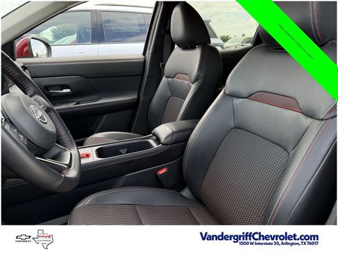 Used 2025 Nissan Kicks SR AWD/4WD image 18