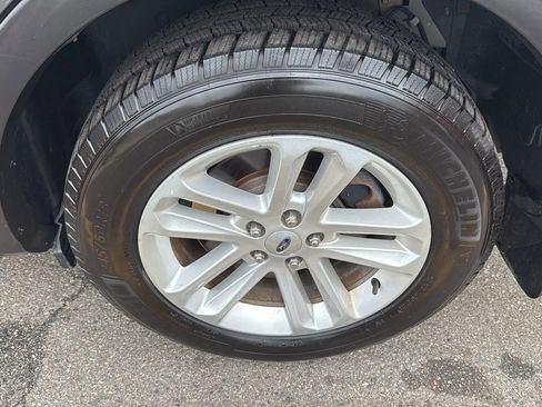 Used 2017 Ford Explorer XLT image 9