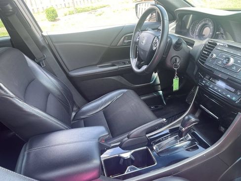 Used 2017 Honda Accord Sport image 27