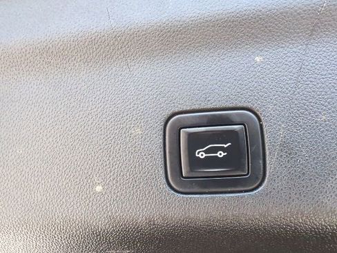 Used 2022 Chevrolet Suburban LT AWD/4WD image 37