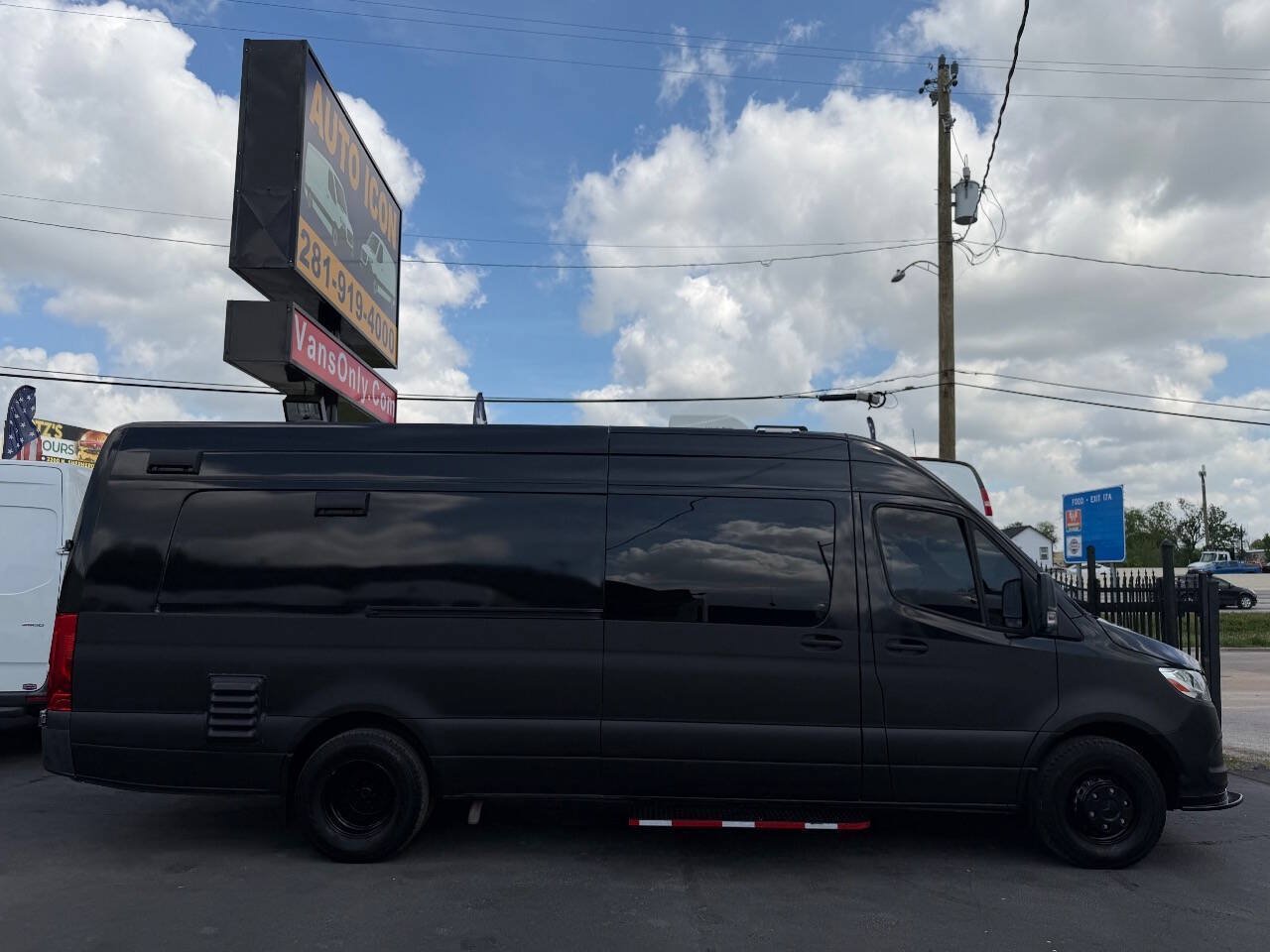 Used 2022 Mercedes-Benz Sprinter 4500 w/ Parking Package image 3
