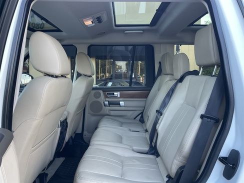 Used 2016 Land Rover LR4 HSE AWD/4WD image 24