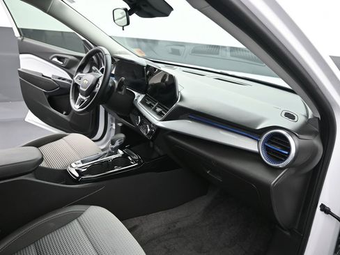 Used 2024 Chevrolet Trax LT w/ Driver Confidence Package image 28