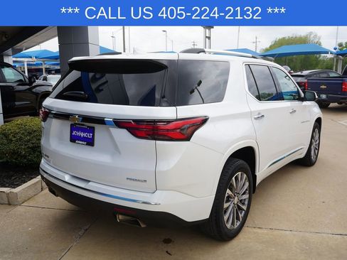 Used 2023 Chevrolet Traverse Premier FWD image 11