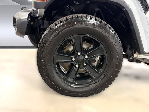 Used 2022 Jeep Wrangler Unlimited Sahara AWD/4WD image 12