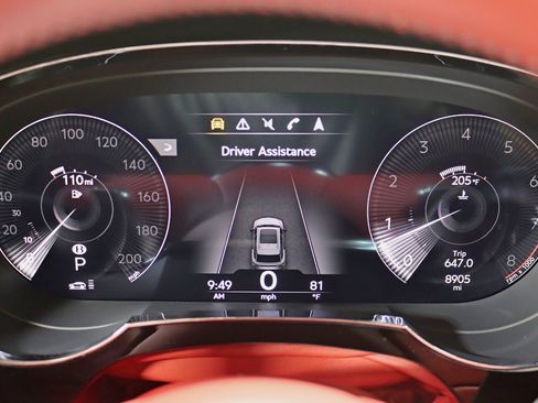 Used 2022 Bentley Bentayga image 18