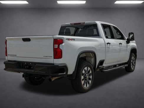 Used 2022 Chevrolet Silverado 2500 Custom w/ Custom Value Package AWD/4WD image 4