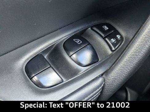 Used 2019 Nissan Rogue SV image 22