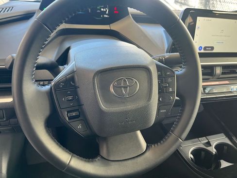 Used 2025 Toyota Prius LE image 28
