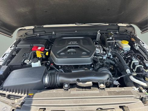 Used 2021 Jeep Wrangler Unlimited Sport AWD/4WD image 11