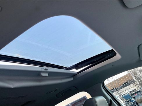 Used 2018 Chevrolet Traverse LT image 21