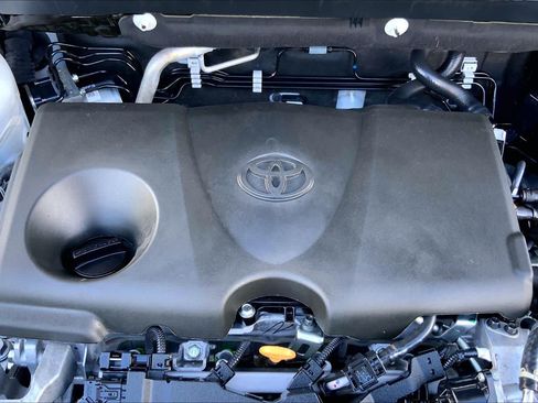 Certified 2025 Toyota RAV4 XLE FWD image 32