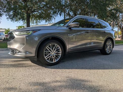 Used 2022 Acura MDX SH-AWD w/ Advance Package image 3