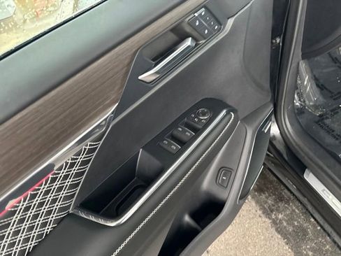 Used 2024 GMC Acadia Denali image 13