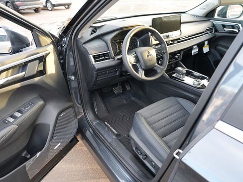 New 2026 Mitsubishi Outlander SE image 13