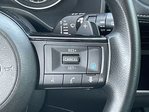 Used 2023 Nissan Rogue SV FWD image 14