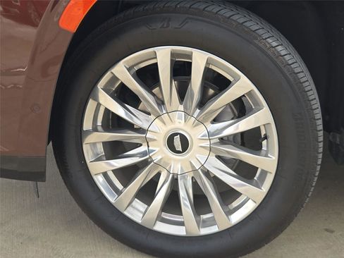 Used 2023 Cadillac Escalade Premium Luxury RWD image 8