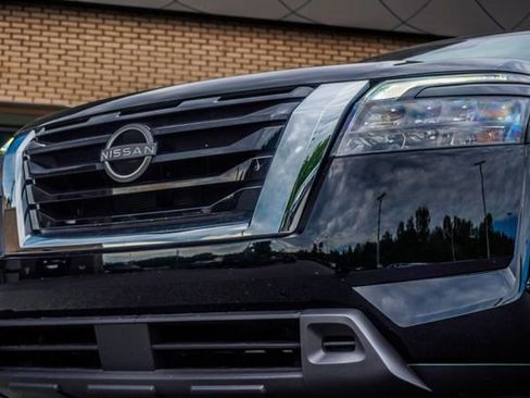 Used 2025 Nissan Pathfinder S FWD image 2