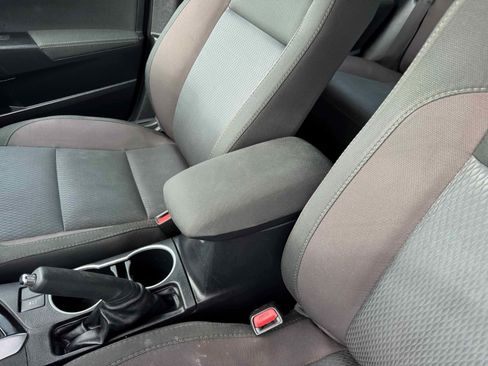 Used 2018 Toyota Corolla LE image 26