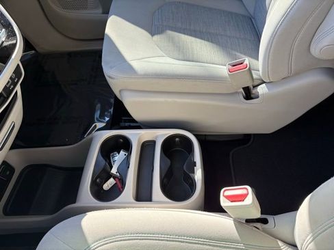 Used 2018 Chrysler Pacifica Touring Plus image 24