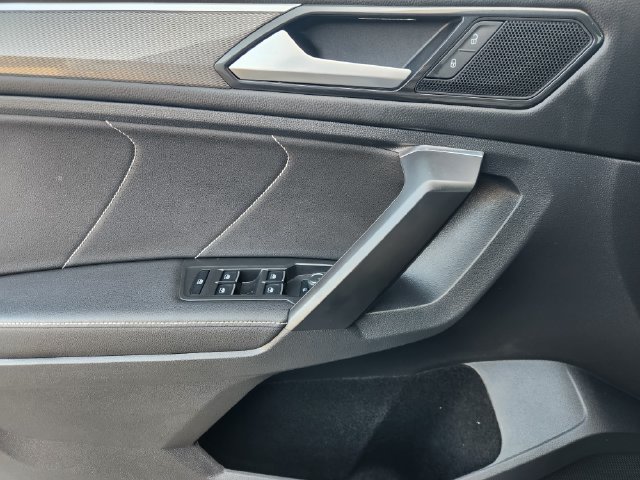 Used 2022 Volkswagen Tiguan SE R-Line FWD image 25
