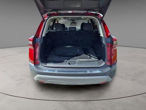 Used 2023 Nissan Rogue SV w/ SV Premium B Package image 8