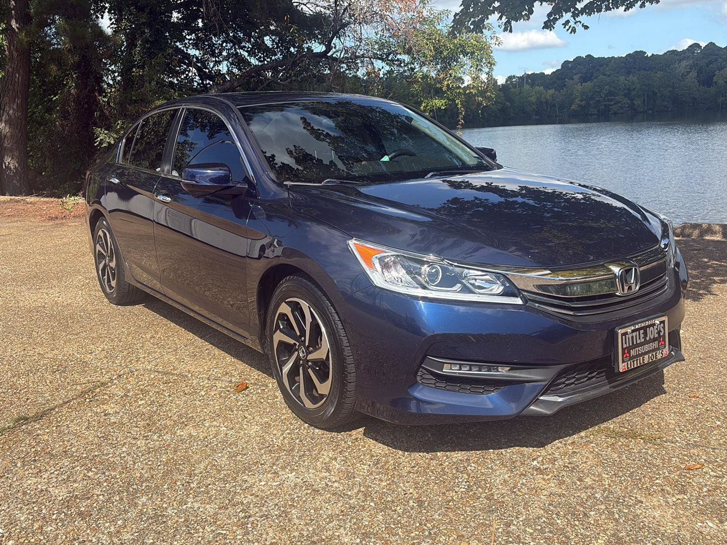 Used 2017 Honda Accord EX image 1