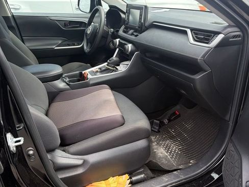 Used 2021 Toyota RAV4 LE FWD image 14