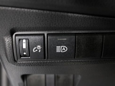 Used 2025 Toyota Corolla Cross LE image 20