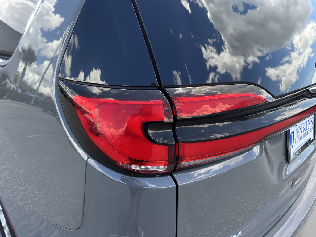 Used 2021 Chrysler Pacifica Touring-L FWD image 14