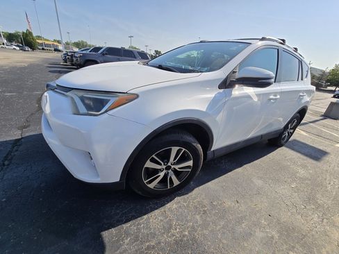 Used 2017 Toyota RAV4 XLE w/ All Weather Liner Package AWD/4WD image 4