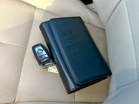 Used 2023 Lincoln Aviator Reserve w/ Equipment Group 201A image 38