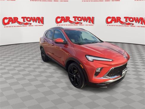 Used 2024 Buick Encore GX Sport Touring image 2