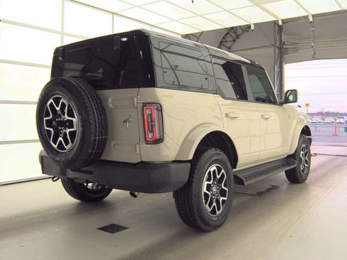 Used 2025 Ford Bronco Outer Banks image 5