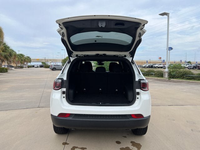 Used 2024 Jeep Compass Sport AWD/4WD image 4