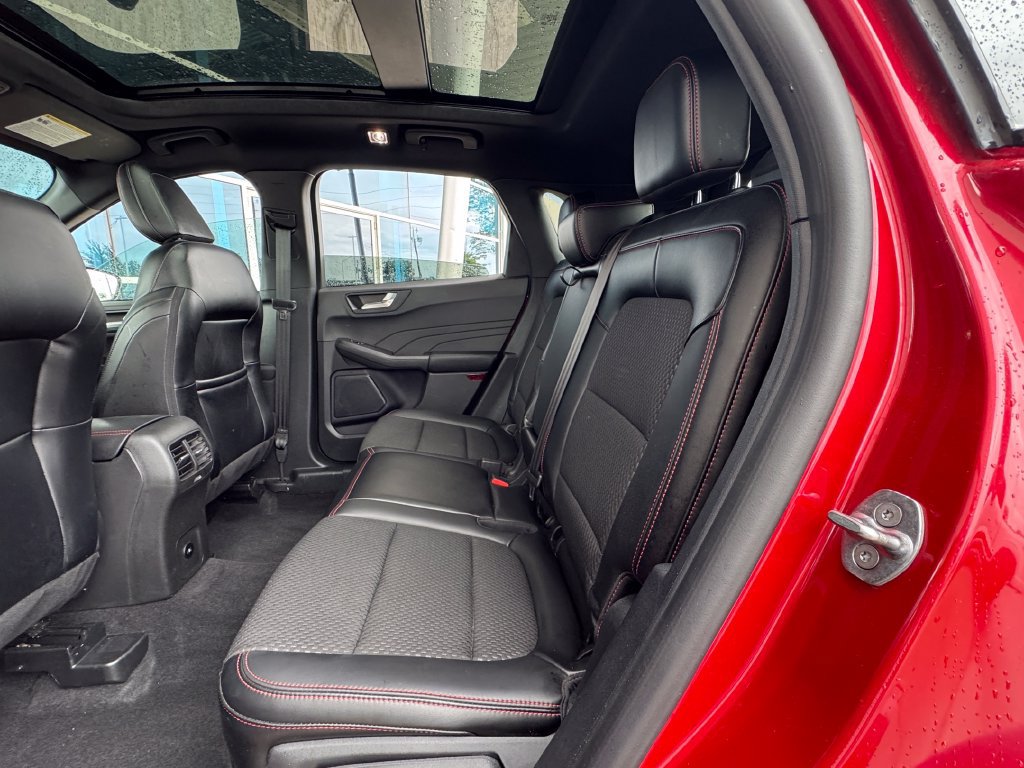 Used 2024 Ford Escape ST-Line w/ Tech Pack #1 AWD/4WD image 31